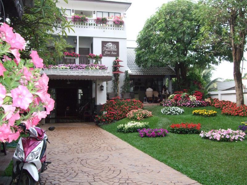 Rachamankha Flora House Hotel Chiang Mai Ngoại thất bức ảnh